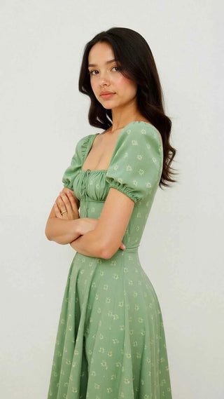 Quadratisches Midikleid mit Taillierung