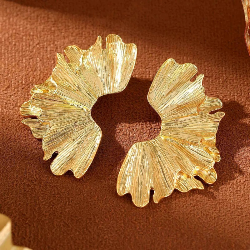 Naila – Large textured women's earrings in leaf design