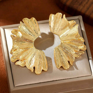 Naila – Große strukturierte Damen - Ohrringe in Blattoptik - Cecile LavelleGold