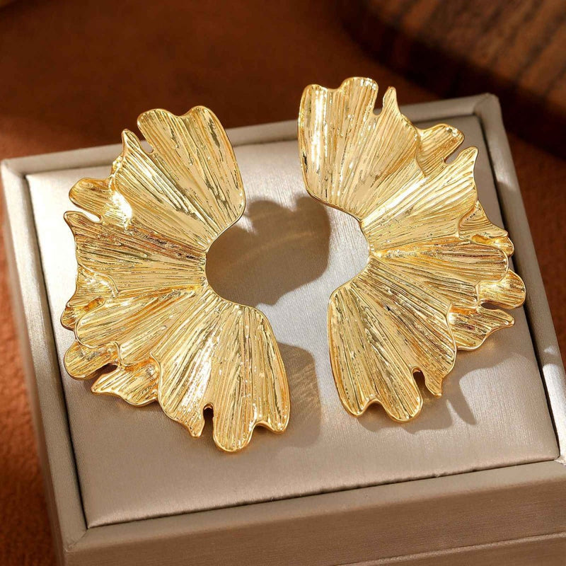 Naila – Large textured women's earrings in leaf design