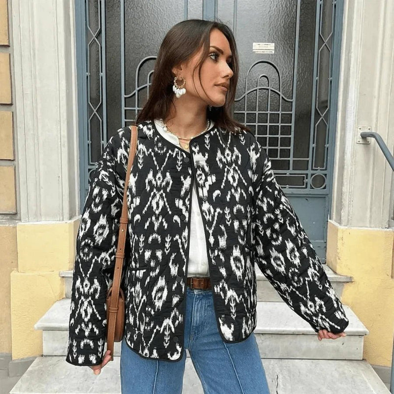 Nila – Dameblazer med ikat-mønster