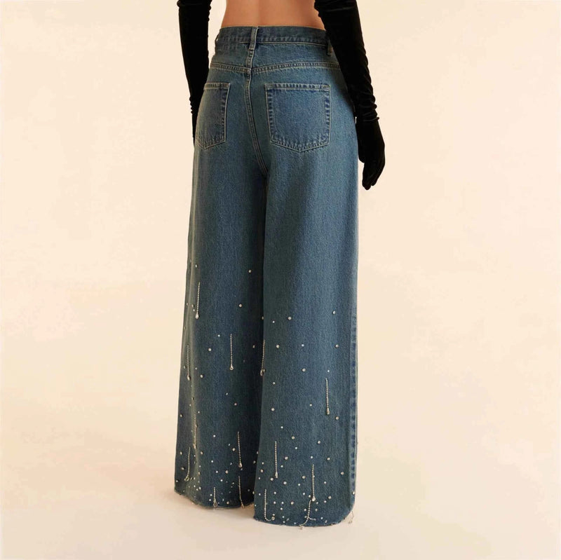Nina – Wide High-Waist Jeans with Pearls and Glitter Details for a Glamorous Street Style Look