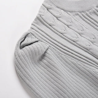 Nora – Feinstrick - Kleid mit Taillengürtel und Strukturmuster - Cecile LavelleGrau