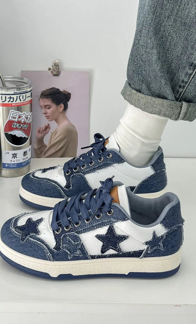 Nova – Denim Sneaker mit Stern-Applikationen im Retro-Look
