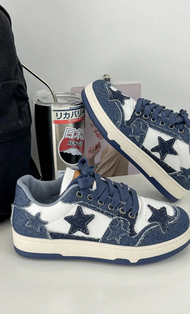 Nova – Denim Sneaker mit Stern-Applikationen im Retro-Look
