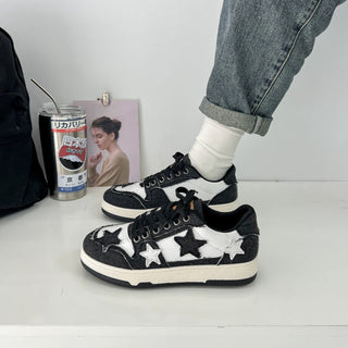 celina – jeans-sneaker mit sternapplikation im retro-look - Cecile Lavelle
