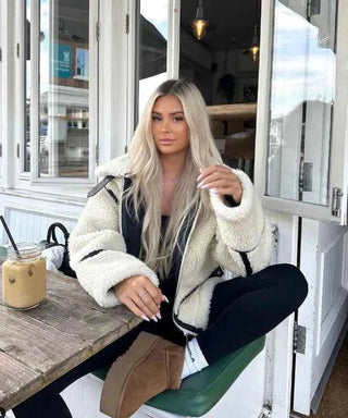 Oversize - Teddyjacke mit Kapuze - Cecile LavelleWeiß