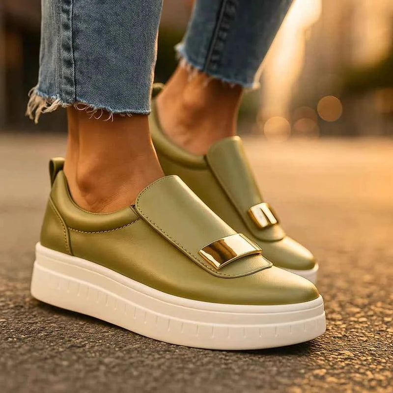 Naisten korotetut loaferit
