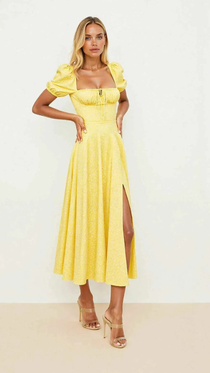 Neliönmuotoinen midimekko vyötärömuotoilulla