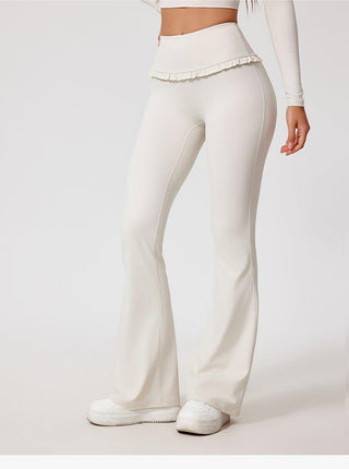 Rina – Flared Yoga Pants mit Rüschendetail & High Waist - Cecile LavelleWeiß