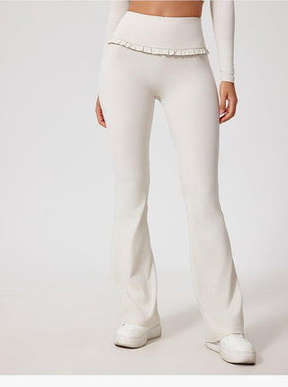 Rina – Flared Yoga Pants mit Rüschendetail & High Waist - Cecile LavelleWeiß