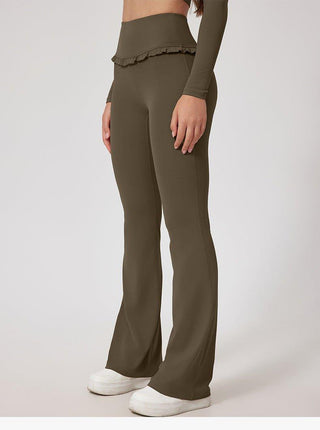 Rina – Flared Yoga Pants mit Rüschendetail & High Waist - Cecile LavelleGrün