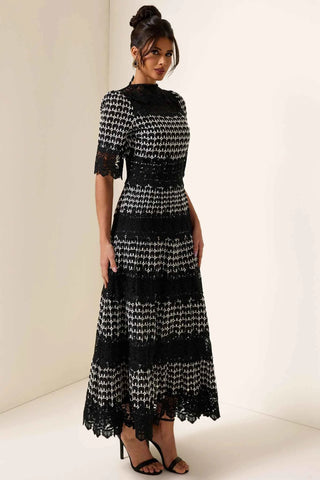 mireille – elegantes schwarzes spitzenkleid mit jacquardmuster für besondere anlässe