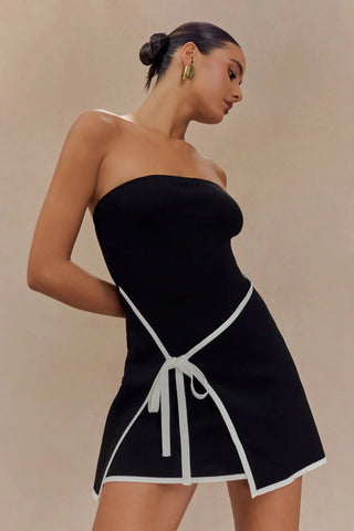 Serena – Schulterfreies Strick - Minikleid mit Kontrastkante & Seitenschleife - Cecile LavelleSchwarz