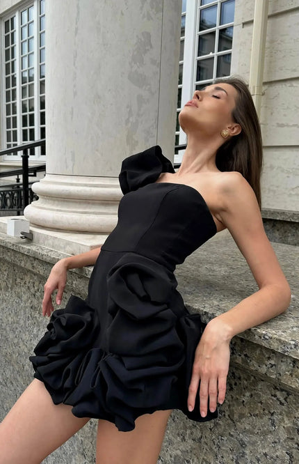 mirena – asymmetrisches minikleid mit rüschen und blumenvolants