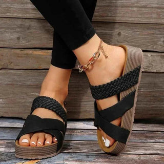 Solina – Komfortable Plateau - Sandalen mit geflochtenem Riemen & Cross - Design - Cecile LavelleSchwarz