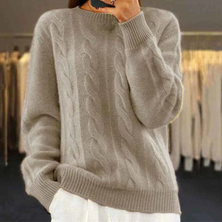 Weit geschnittener Pullover mit Zopfmuster