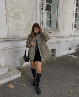 Taillierte Steppjacke mit Knopfverschluss - Cecile LavelleGrün