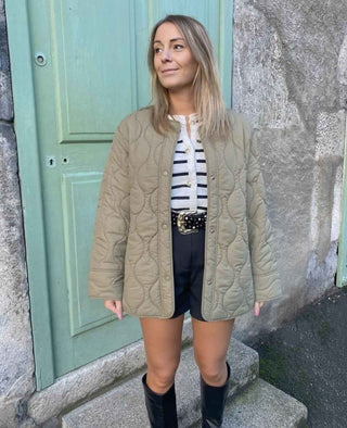 Taillierte Steppjacke mit Knopfverschluss - Cecile LavelleGrün