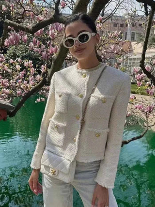 Taillierter Bouclé - Blazer mit Goldknöpfen - Cecile LavelleKhaki