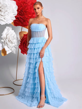 Trägerloses Maxikleid mit Rüschen für Hochzeitsgäste - Cecile LavelleHimmelblau
