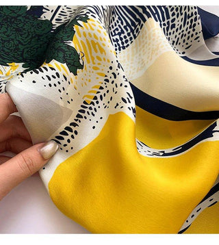 Valentina – Damenschal mit Pferdedruck - Cecile LavelleGelb