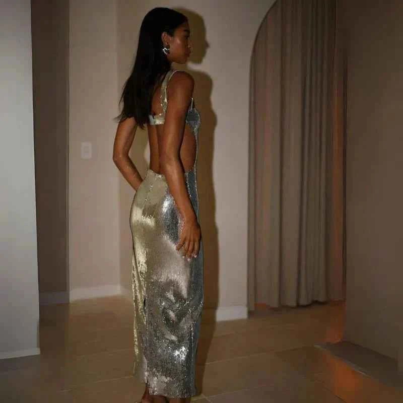 valeria – figure-hugging sequin dress with square neck & back cutout