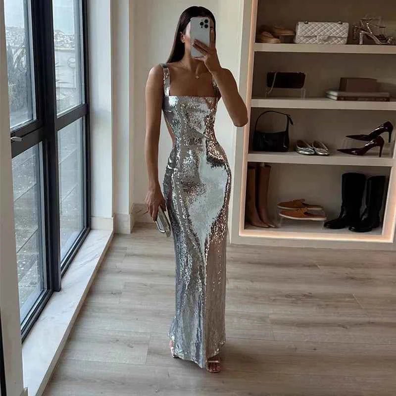 valeria – figure-hugging sequin dress with square neck & back cutout