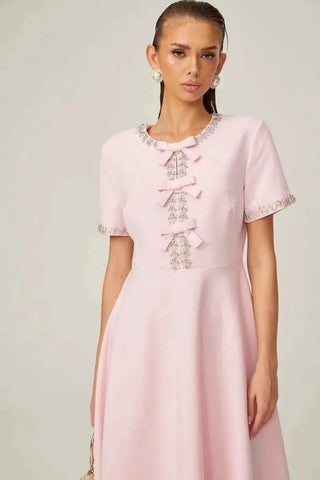 vivienne – midi kleid mit strassdetails & schleifenbesatz - Cecile LavelleRosa