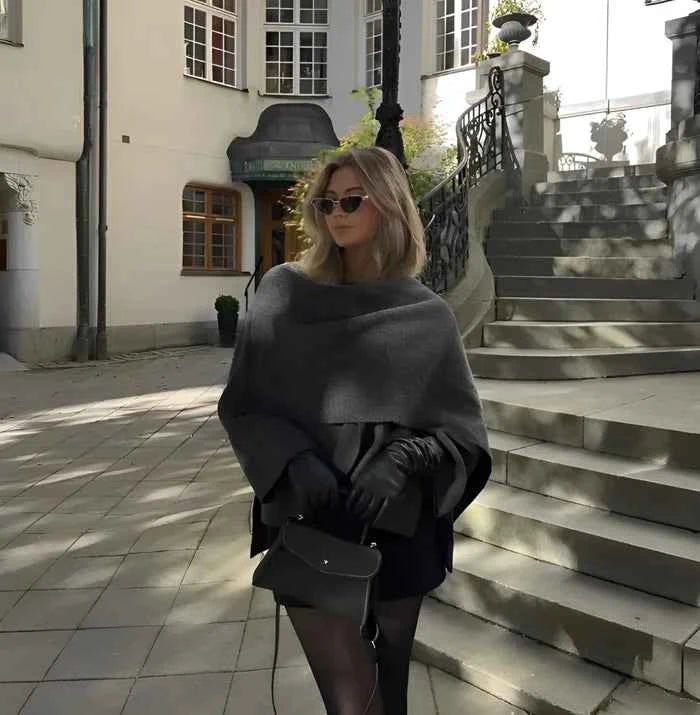 Weich fallender Poncho mit Oversize-Schnitt