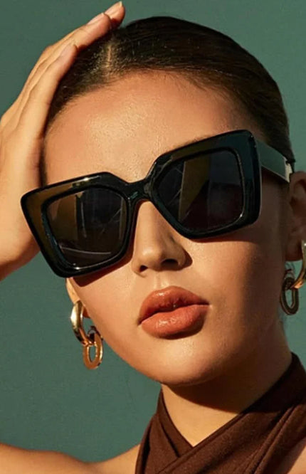 Celine – Schwarze Oversize Sonnenbrille mit kantigem Cat-Eye-Design
