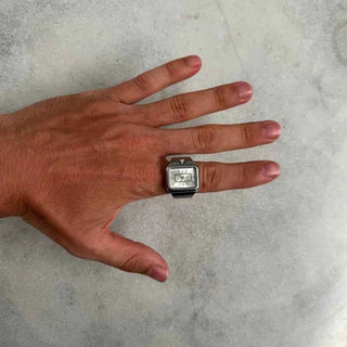 Zeitloser Charme Ringuhr - Cecile LavelleSilber