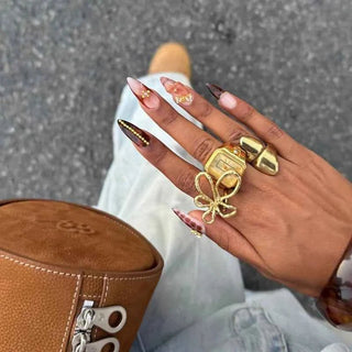 Zeitloser Charme Ringuhr - Cecile LavelleSilber